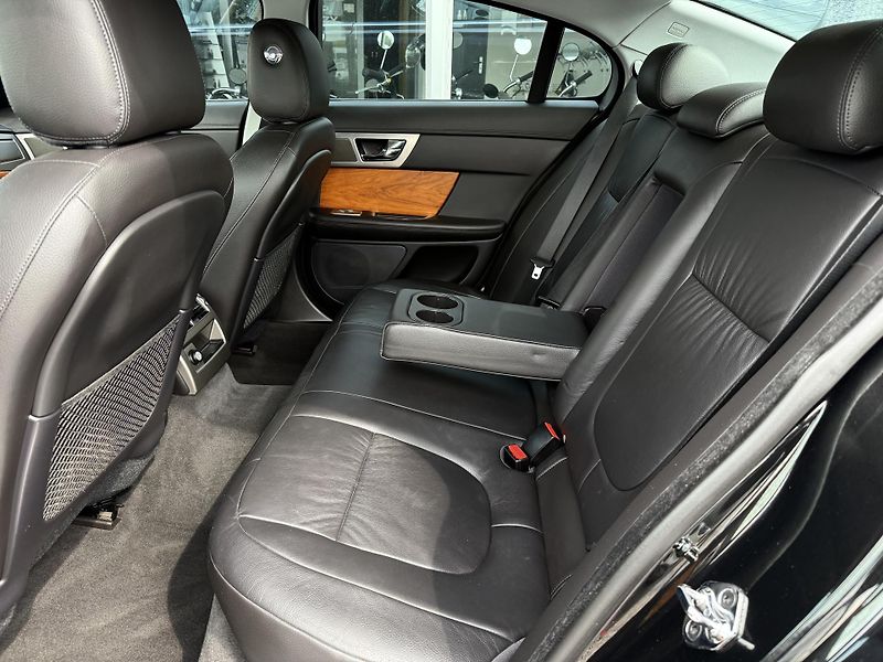 Jaguar XF 3,0 V6 Diesel Lux Automat - fotka 20 z 40