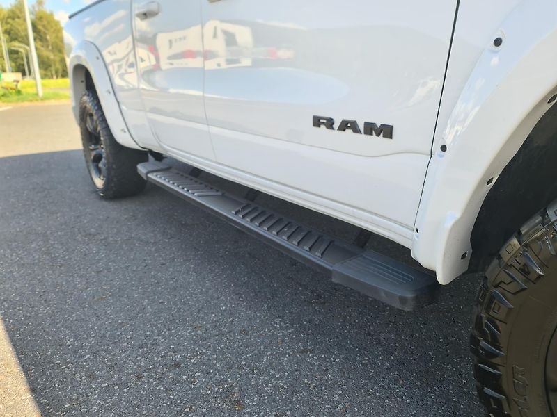 Dodge RAM 1500 (2022) 5.7 HEMI 4x4 BIGHORN LPG - fotka 63 z 67