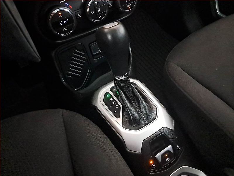 Jeep Renegade (2015) 1.4 MultiAir, Automat - fotka 16 z 18