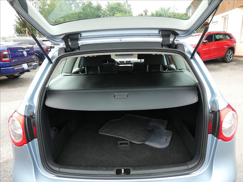 Volkswagen Passat 2,0 TDi 103kW Comfort,NAVI,TZ - fotka 12 z 38