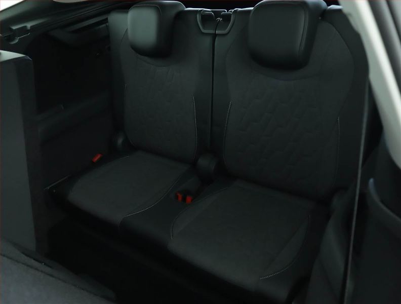 Volkswagen Tayron (2025) 1.5 eTSI - fotka 17 z 21