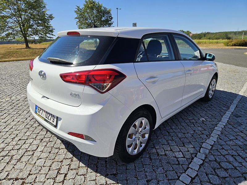 Hyundai i20 (2016) 1.2 NOVÉ ROZVODY A STK - fotka 7 z 23