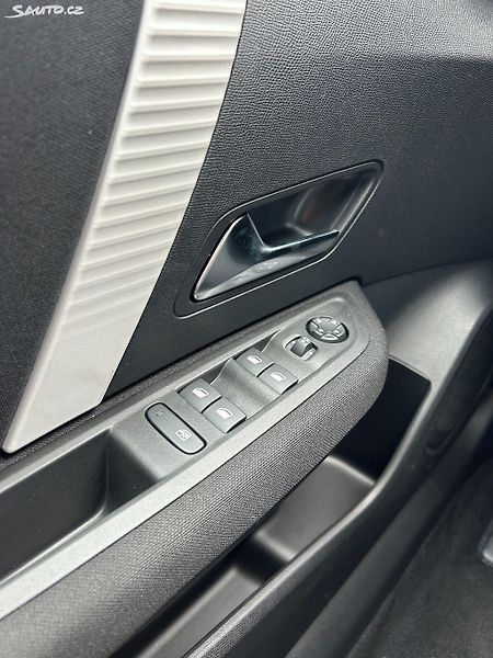 Citroën C4 (2025) PLUS 1.2 PureTech 1 - fotka 10 z 15