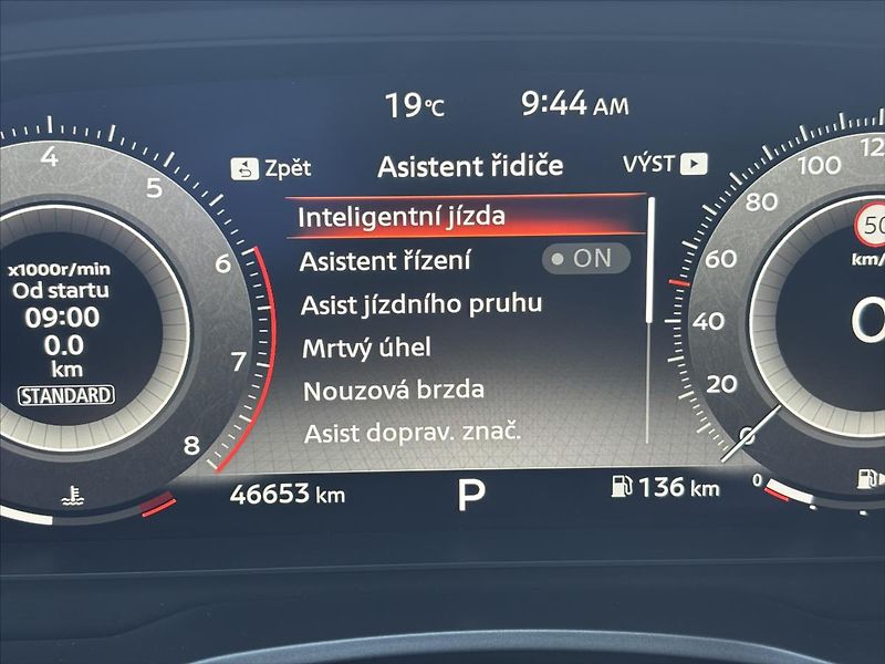 Nissan Qashqai 1,3 DIG-T AT 4x4 Tekna PANORAM - fotka 43 z 46