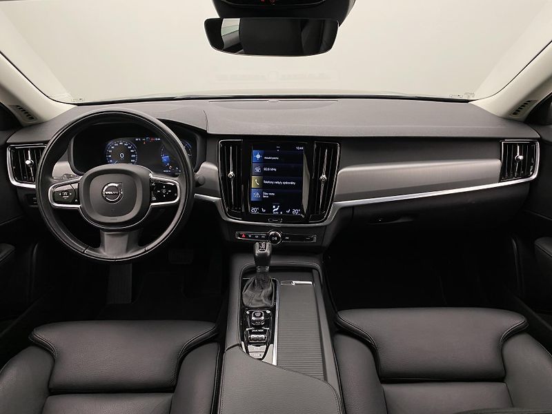 Volvo S90 D4 MOMENTUM AUT - fotka 2 z 43