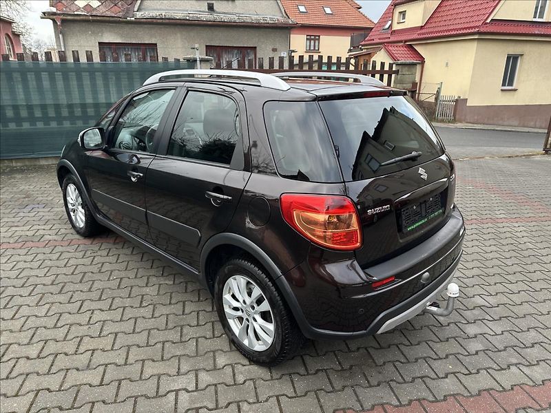Suzuki SX4 1,6 4x4 STYLE TAŽNÉ - fotka 7 z 22