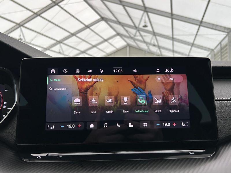 Škoda Octavia 2.0 TDI SportLine - fotka 15 z 32
