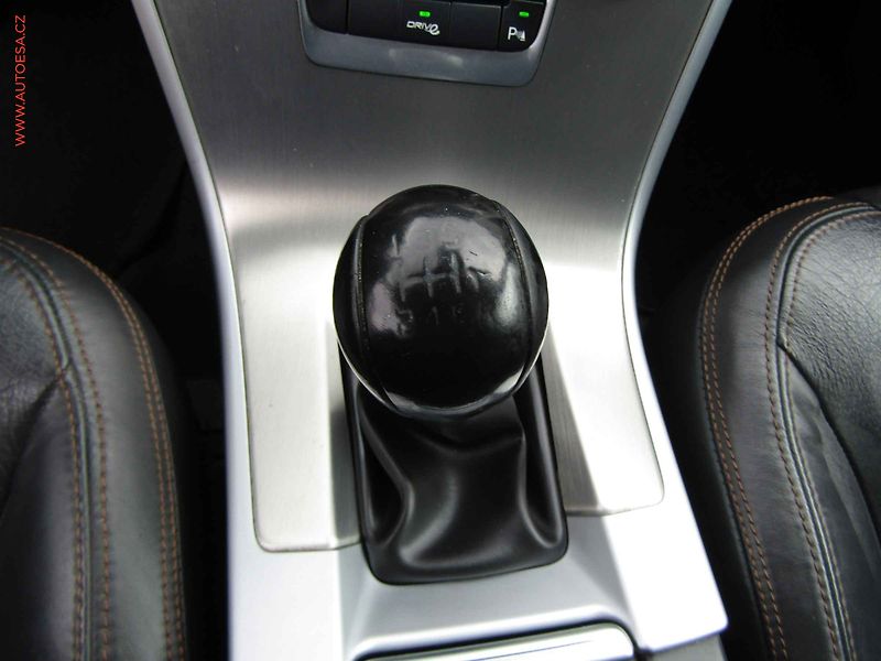 Volvo XC60 (2011) 2.0 D3, 1.maj, Panorama - fotka 20 z 24