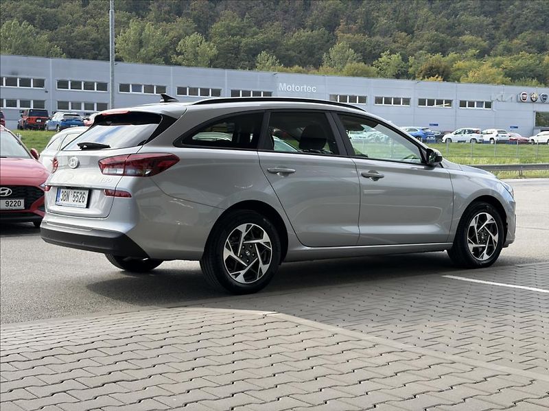 Hyundai i30 1,5 i  WG FL Family Climate - fotka 3 z 22