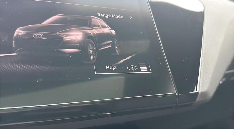 Audi Q8 e-tron 55 Q S-Line 360k Pano Tažné - fotka 20 z 26