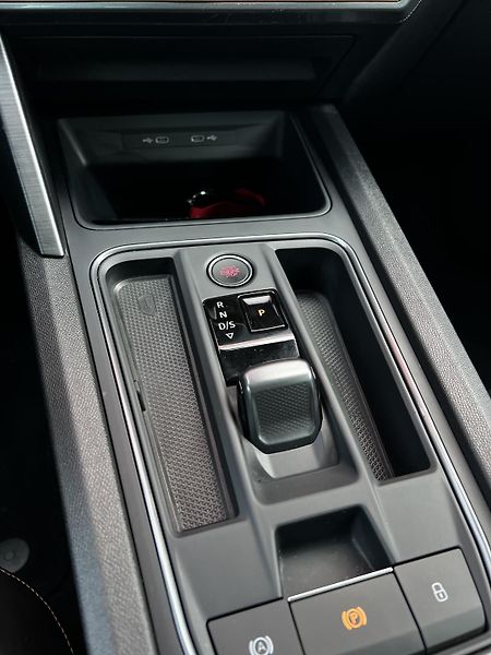 Cupra Leon 1.4 TSI e-Hybrid 150kW TZ DPH - fotka 13 z 29