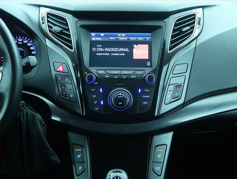 Hyundai i40 (2019) 1.6 CRDi, Serv.kniha, Navi - fotka 12 z 18