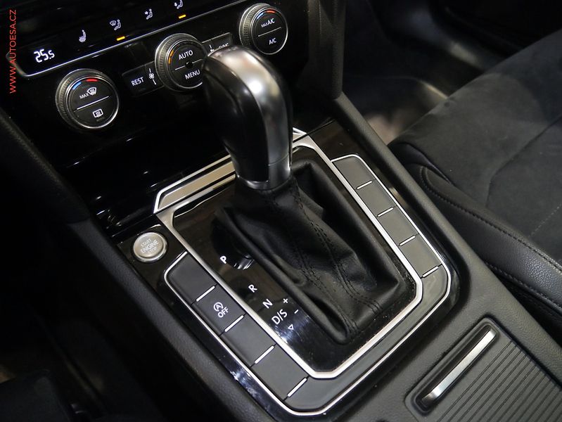 Volkswagen Passat (2019) 2.0 TDi, DSG, navi, LED - fotka 18 z 21
