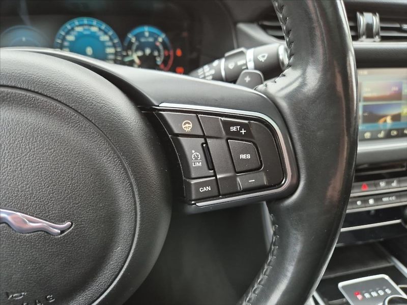 Jaguar XF 3,0 30d R-SPORT - fotka 18 z 20