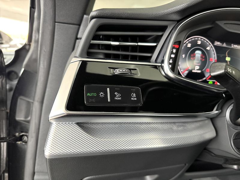Audi Q8 50TDI Quattro*S-LINE*REZERVACE - fotka 31 z 42