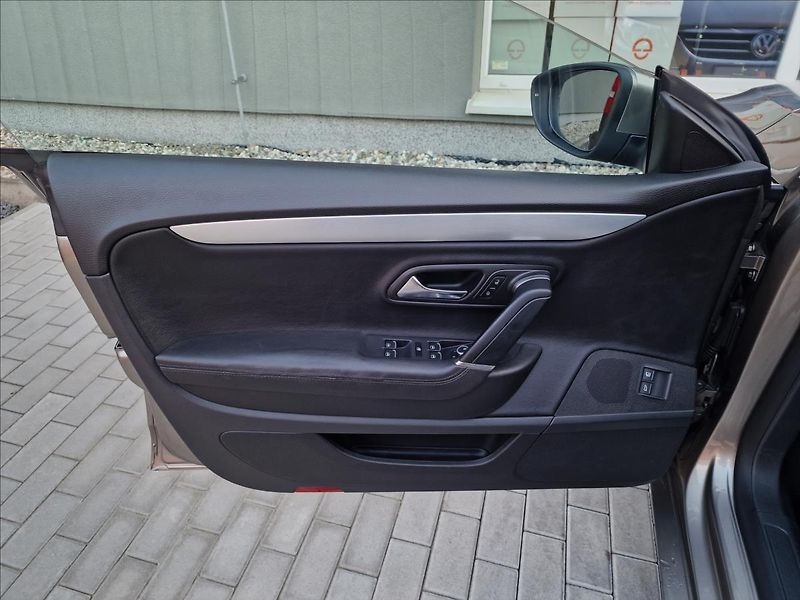 Volkswagen Passat CC 2.0 TDI 125kW DSG, původ ČR - fotka 33 z 43