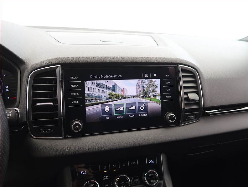 Škoda Karoq (2020) Sportline 1.5 TSI, digi klima - fotka 17 z 25