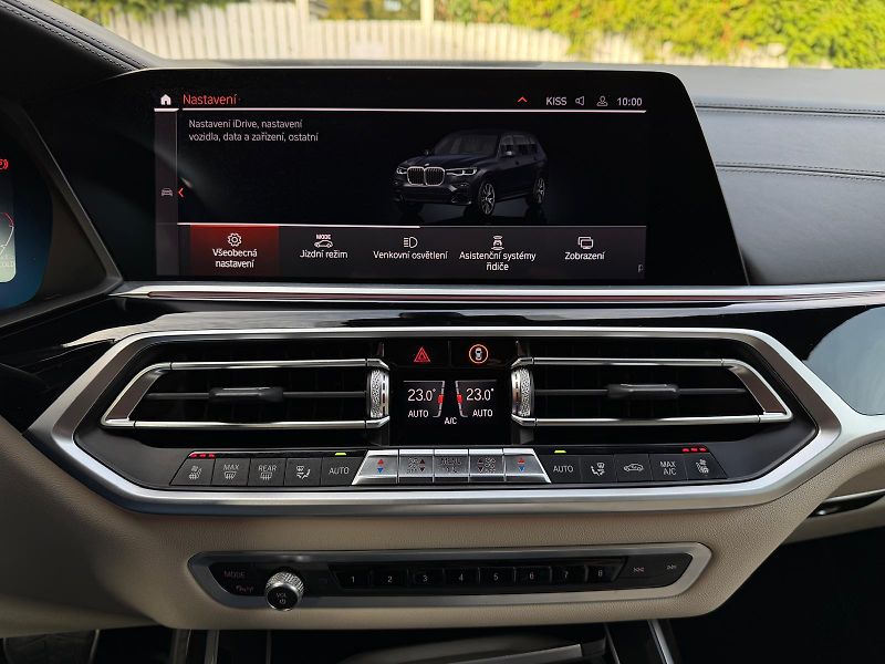BMW X7 M50xD-R22-PANO-H&K-ČR-TOP STAV - fotka 22 z 53