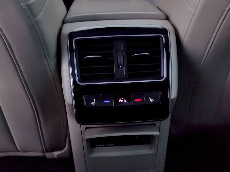 Škoda Superb (2018) Combi Style  Plus 2,0 Tdi 110 - fotka 33 z 46