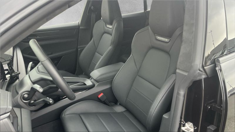 Porsche Macan (2025) Turbo - fotka 16 z 30