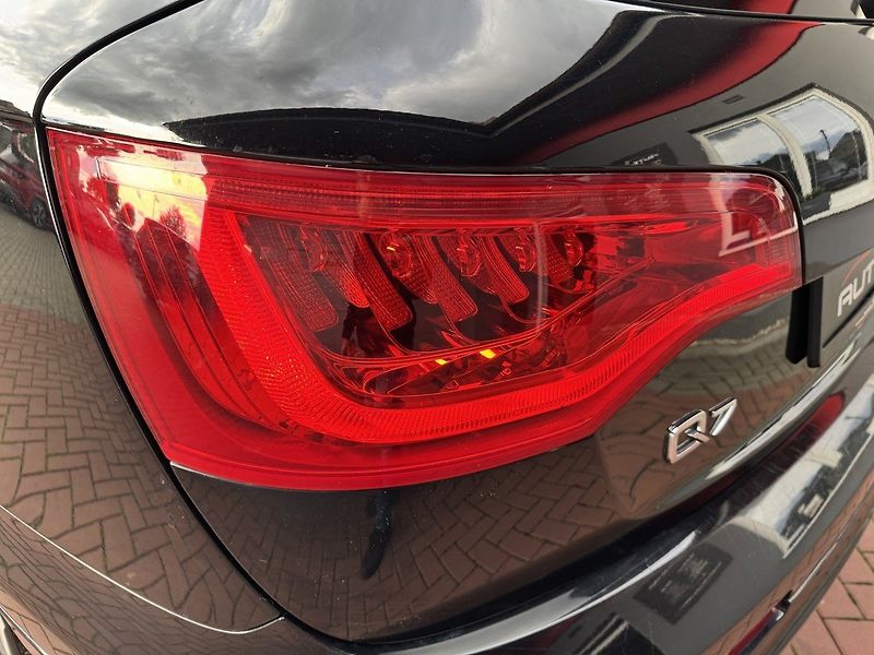 Audi Q7 (2012) 3.0TDi S-Line Vzduch Panorama - fotka 43 z 50