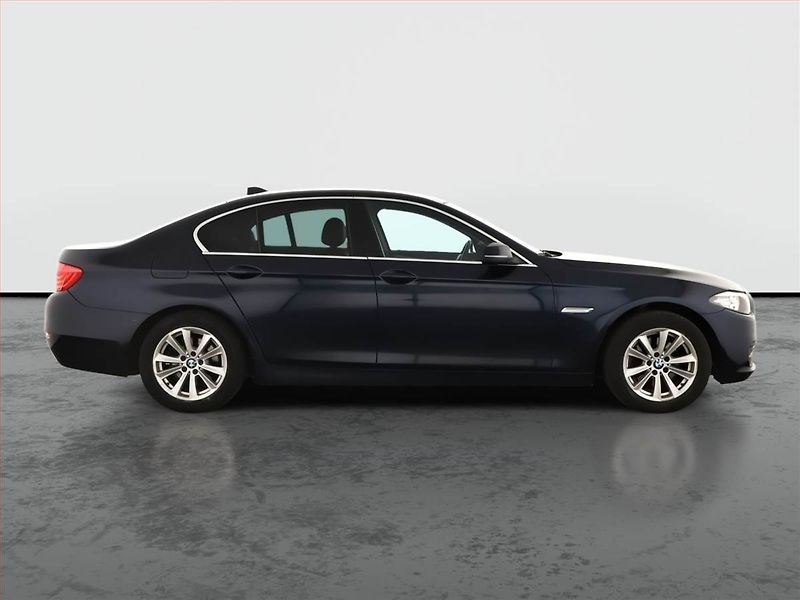 BMW Řada 5 (2015) 520d xDrive, 4X4, Automat - fotka 6 z 20