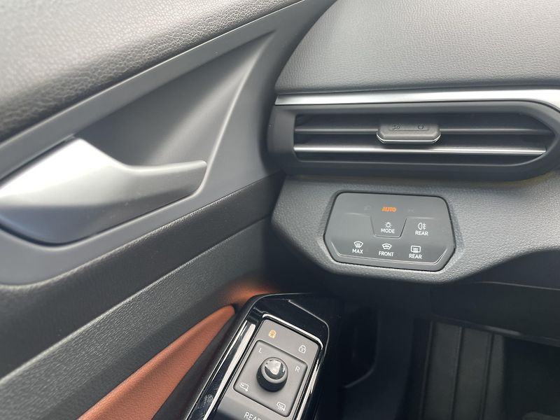 Volkswagen ID.4 (2020) 1.ST EDITION 150kW - 77kWh - fotka 16 z 26