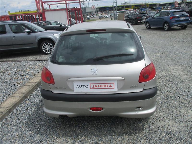 Peugeot 206 1,4 i,klima,serv.kniha,CZ - fotka 7 z 17