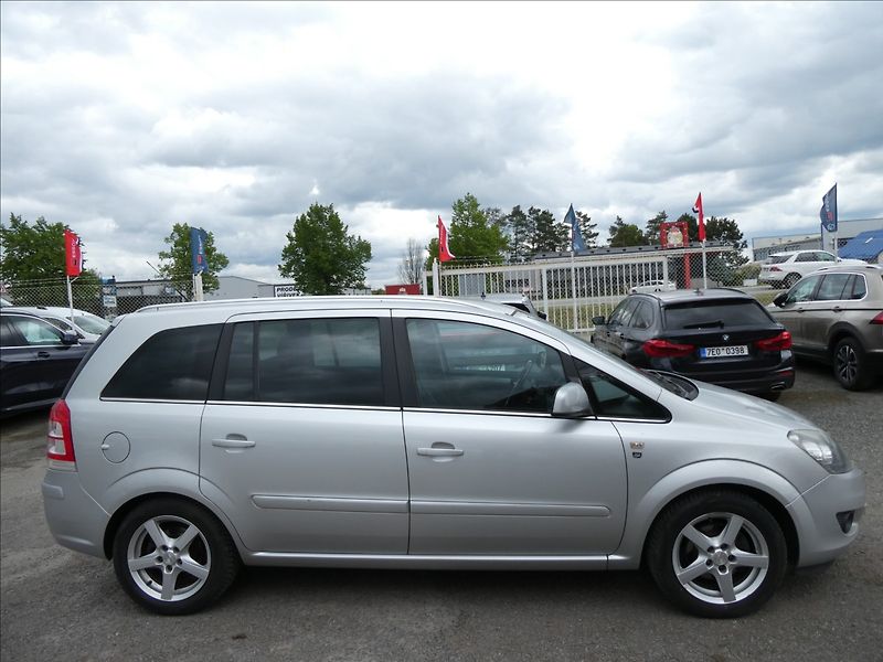 Opel Zafira 1,8 i 16V klima, závěs - fotka 9 z 38