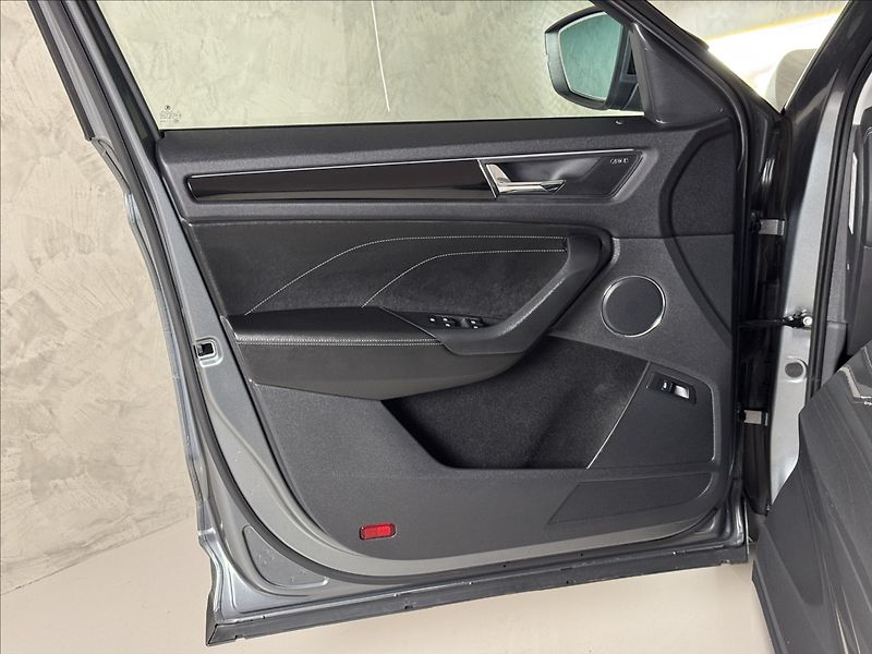 Škoda Kodiaq 2,0 TDi  DSG 4x4 L&K Virtual L - fotka 21 z 49