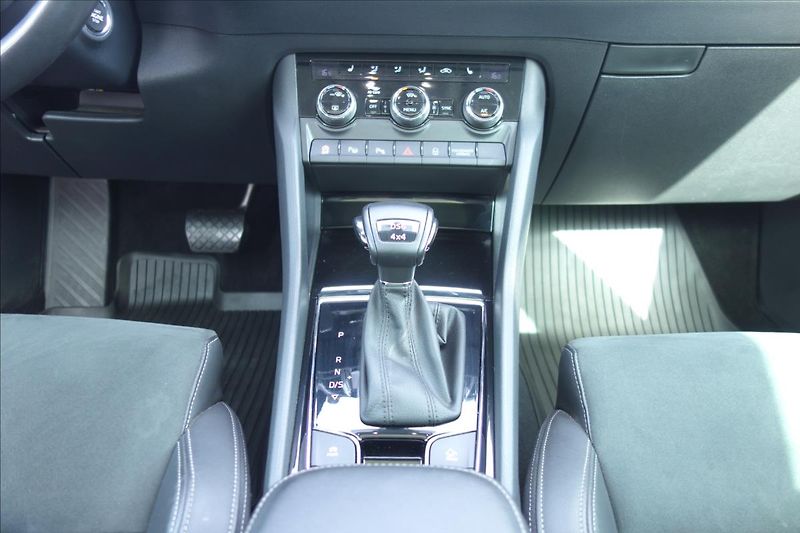Škoda Karoq 2,0 TDi,ČR,4x4,PANORAMA,STYLE. - fotka 25 z 50