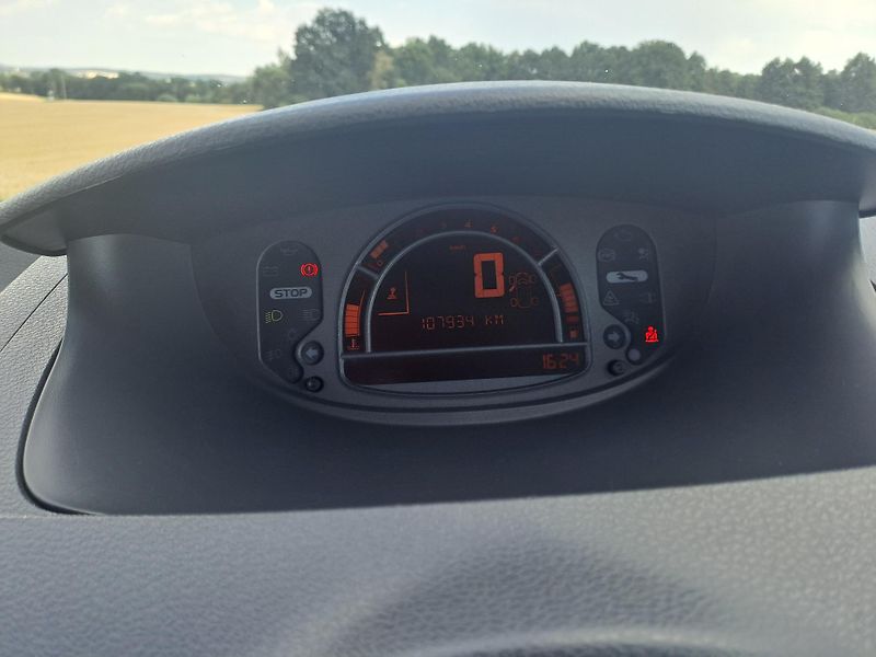 Renault Modus 1.2i 2xKOLA PĚKNÝ STAV - fotka 23 z 31