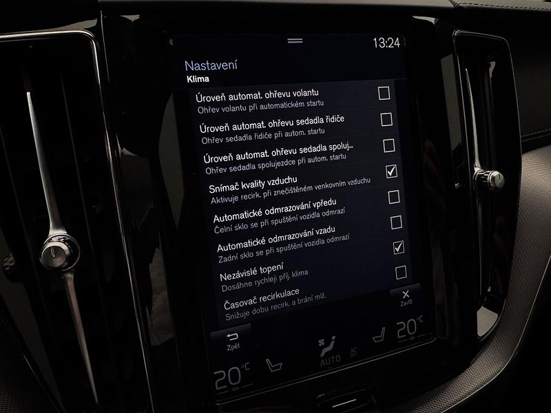 Volvo XC60 T8 AWD RECHARGE R-DESIGN AUT - fotka 42 z 51