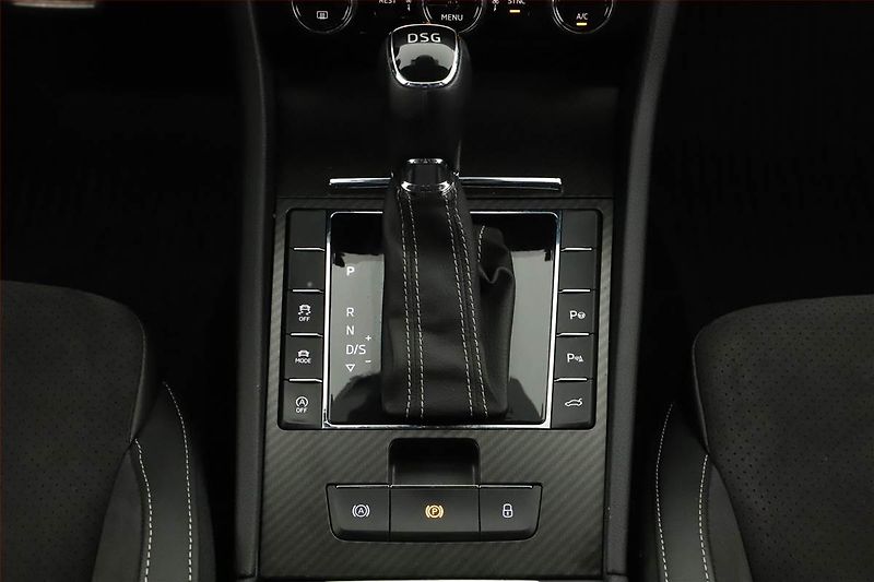 Škoda Superb (2022) Sportline 2.0 TDI - fotka 18 z 21