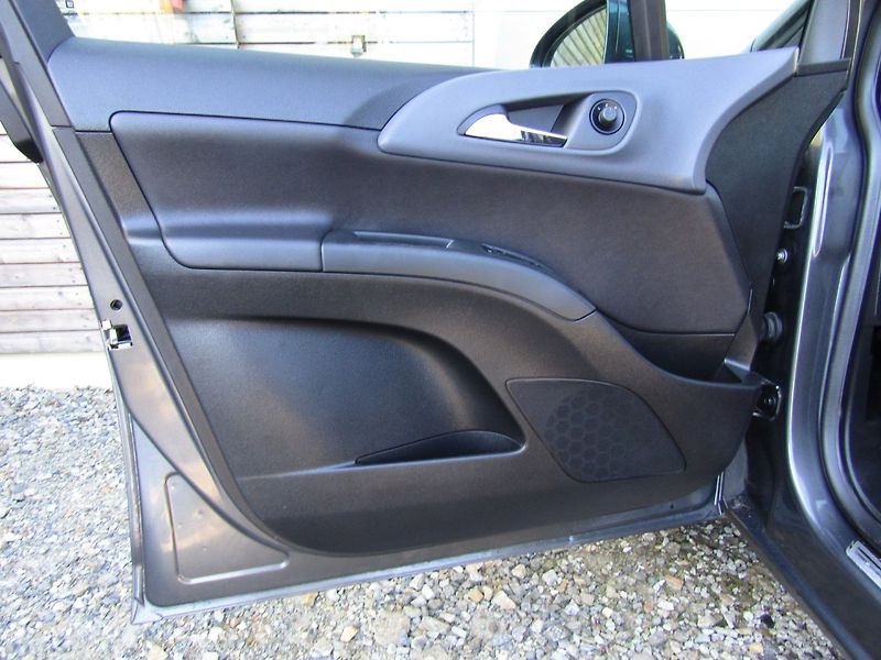 Opel Meriva (2011) 1.4 T 88kW - fotka 18 z 45