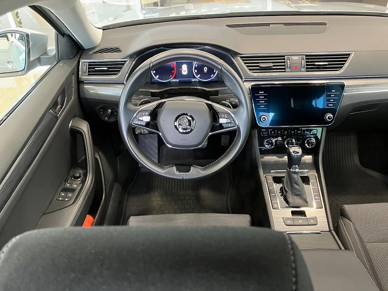 Škoda Superb  2.0 TDI 110kW Style DSG AT7 - fotka 13 z 38