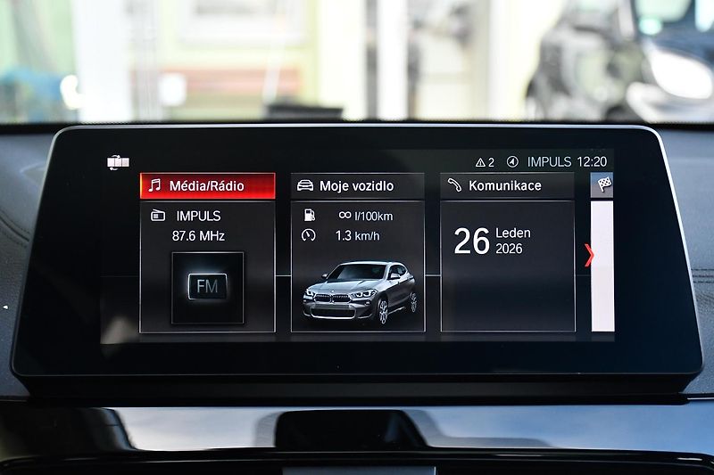 BMW X2 xDrive20d TAŽNÉ ČR PANO 1M HUD - fotka 30 z 38