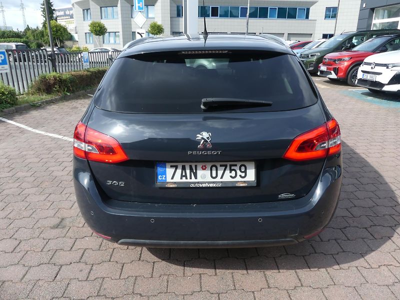 Peugeot 308 (2019) 1,2 PT 130 EAT8 - fotka 6 z 21