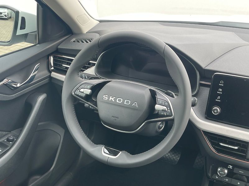Škoda Kamiq (2026) 1,0 TSI / 85 kW DSG Top Select - fotka 18 z 30