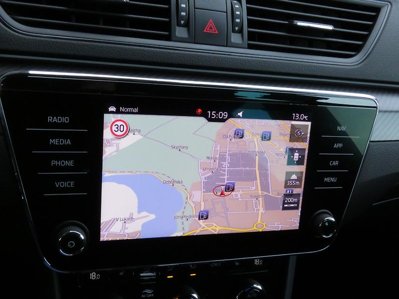Škoda Superb Combi Sportline 2.0 TDI 4x4 DS - fotka 30 z 30