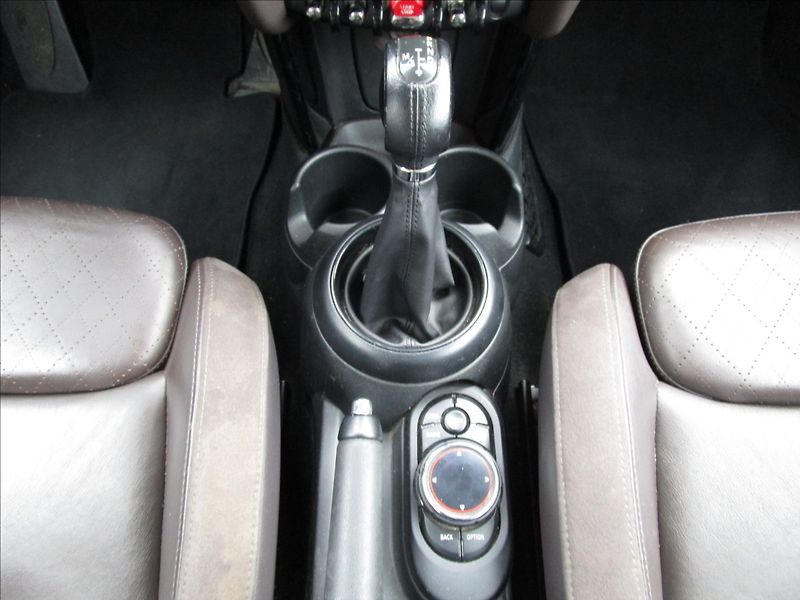 Mini Cooper 1.5D, automat, kůže - fotka 10 z 38