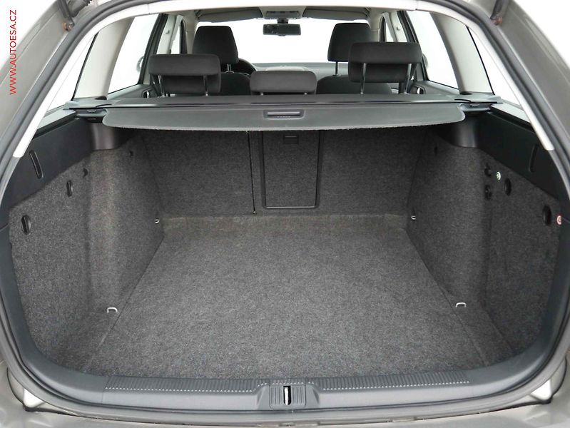 Škoda Octavia (2010) 2.0TDi, AC, tempo, park.čidla - fotka 7 z 15