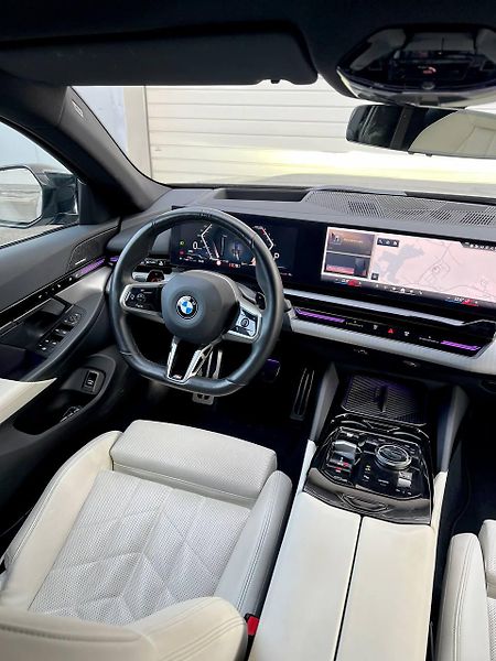 BMW Řada 5 (2024)  HARMAN/KARDON HEAD-UP TAŽNÉ - fotka 13 z 19