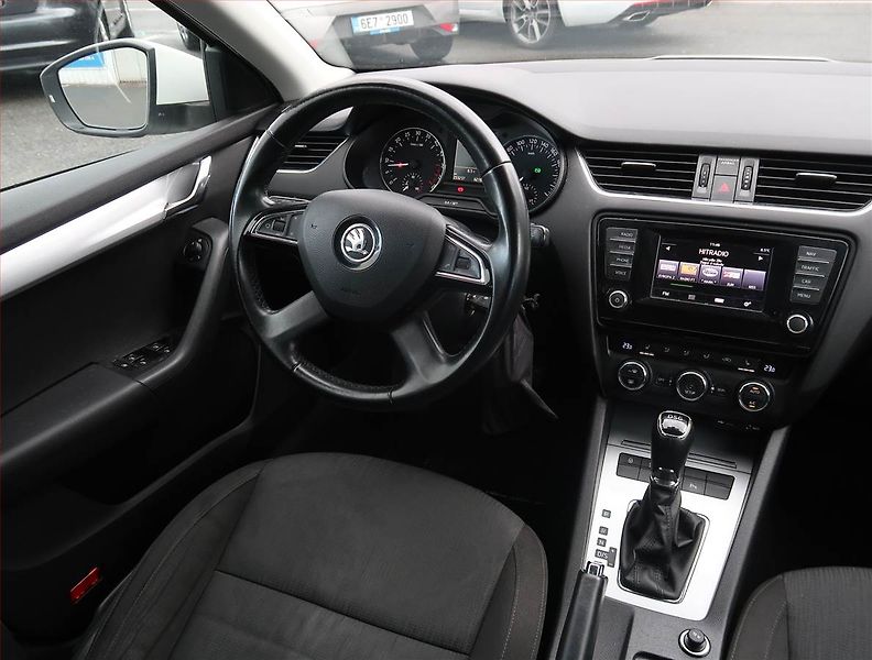 Škoda Octavia (2015) Elegance 2.0 TDI, Automat - fotka 7 z 18