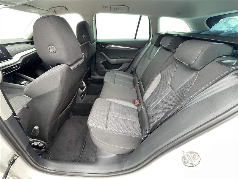 Škoda Octavia 2,0 TDI DSG Style Plus TZ+ACC - fotka 16 z 23