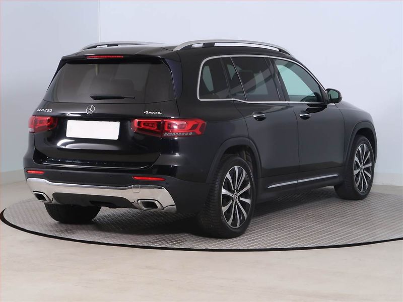 Mercedes-Benz GLB (2021) 250 4MATIC - fotka 5 z 28