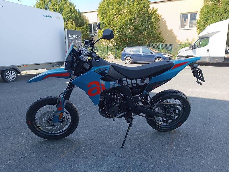 Aprilia SX 125 (2026) Tarantula Blue - fotka 4 z 10