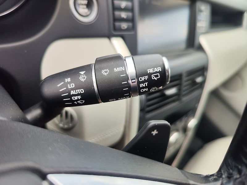 Land Rover Discovery Sport 2.0 TD4 HSE/132kW Servisováno - fotka 28 z 33