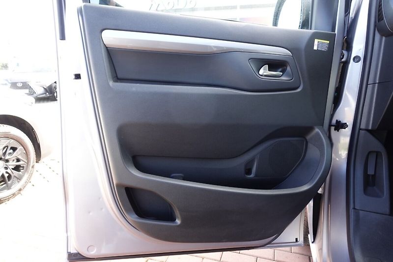 Toyota ProAce Verso 2.0L Diesel 144 PS 5D L1 6 MT - fotka 9 z 34