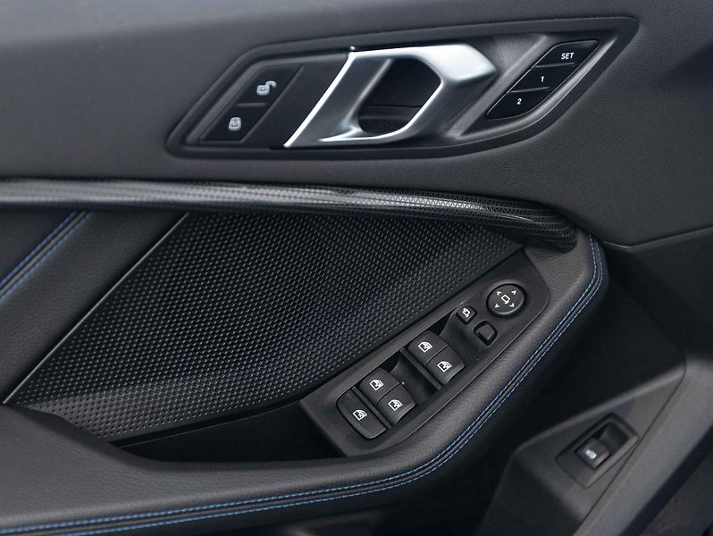 BMW Řada 1 M135i xDrive - fotka 17 z 22